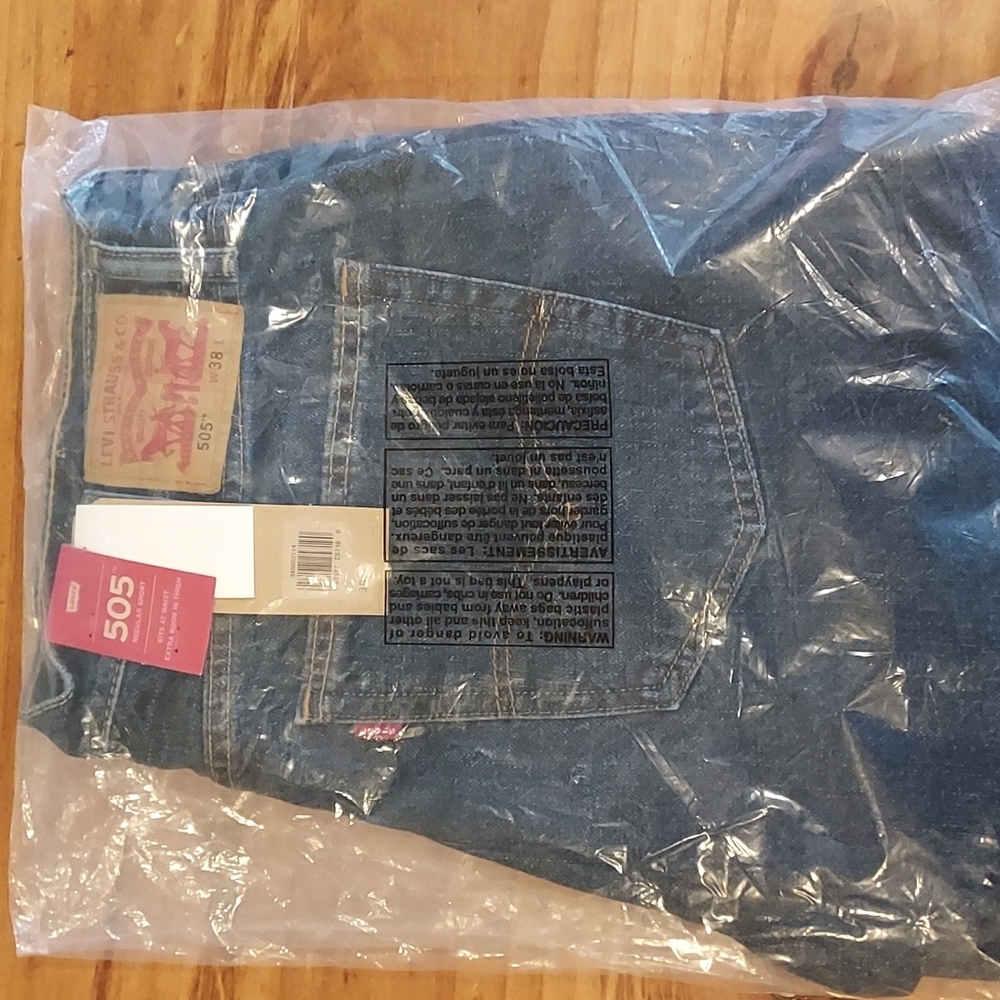 Men's Levi's 505 Jean short, size 38